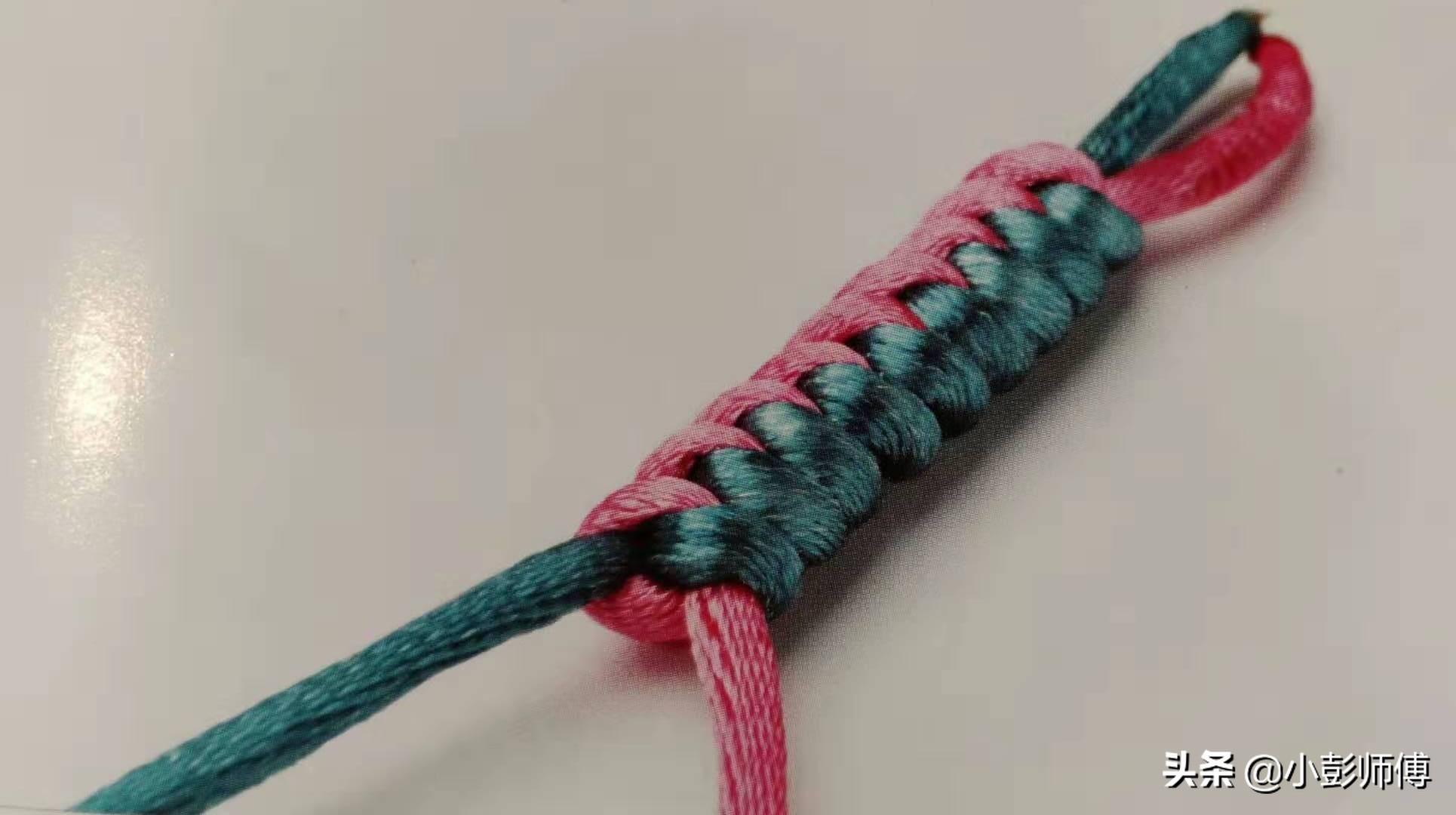 金刚结手绳编织教程（图文教你一看就会的金刚结编法，手链，挂绳，小挂件都能用得上）(图1)