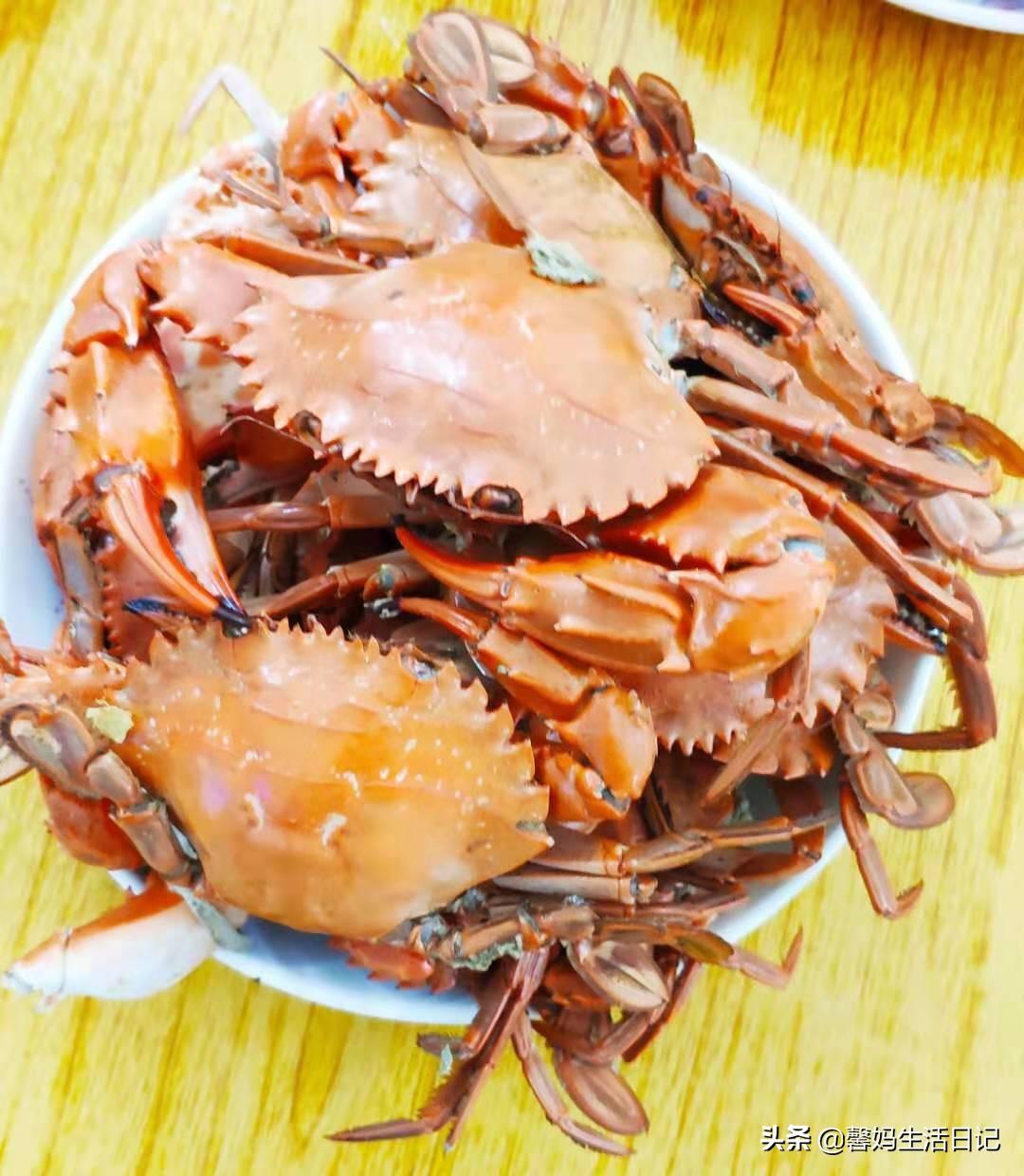 螃蟹怎么做好吃又简单（原汁原味的螃蟹，好吃又不寒，做法还超简单，煮好肉质超好吃）(图1)