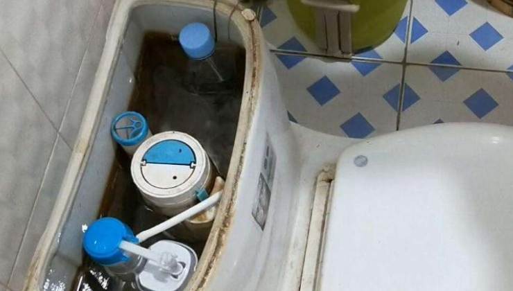 马桶水箱一直注水漏水怎么办（马桶水箱漏水怎么办?马桶水箱漏水的处理方法）(图3)