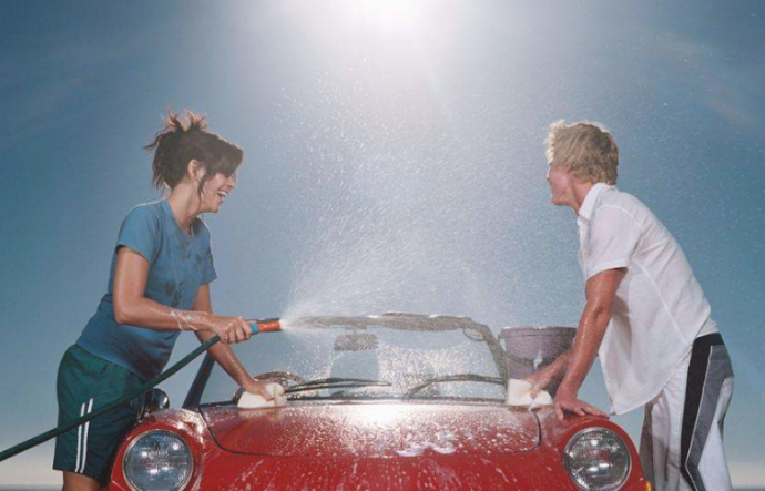 冬天洗车最好用什么水？有经验的师傅告诉你该怎么做(图1)